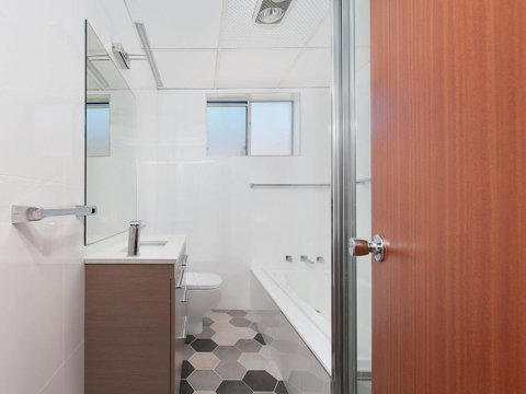 Victoria Parade, Kiah, Unit 10, 53 - Accommodation Batemans Bay 11