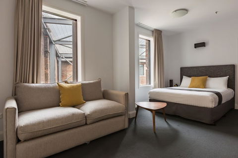 The Lucky Hotel - Accommodation Batemans Bay 18