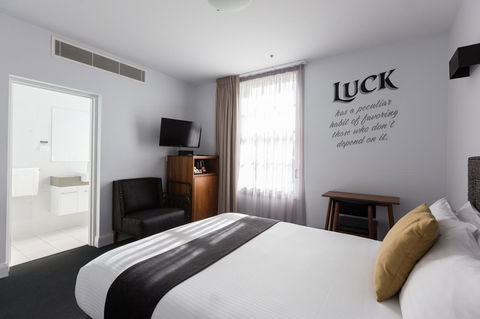 The Lucky Hotel - Accommodation Batemans Bay 3
