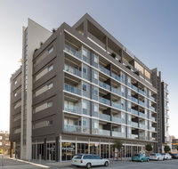 Honeysuckle Executive Apartments - Accommodation Batemans Bay