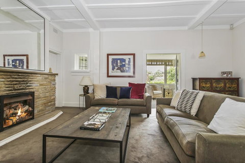 Summery, Spacious 4 Bed Home In Kurraba Point - Accommodation Batemans Bay 11