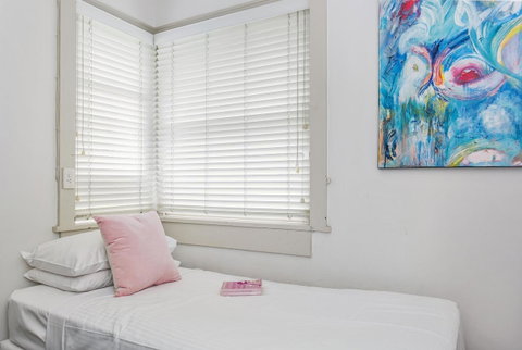 Summery, Spacious 4 Bed Home In Kurraba Point - Accommodation Batemans Bay 6