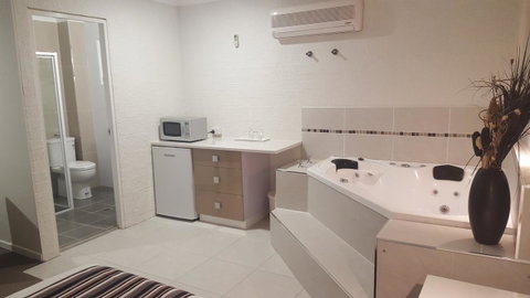 Coastal Bay Motel - Accommodation Batemans Bay 40