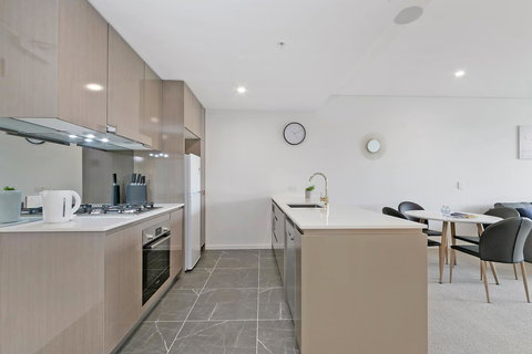 Stylish And Neat Two Bed Apartment In Wentworth Point - Accommodation Batemans Bay 5