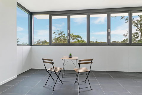 Stylish And Neat Two Bed Apartment In Wentworth Point - Accommodation Batemans Bay 8