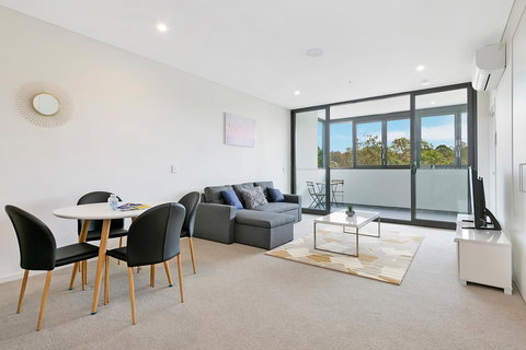 Stylish And Neat Two Bed Apartment In Wentworth Point - Accommodation Batemans Bay 4