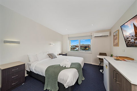 Carlton Suites - Accommodation Batemans Bay 2