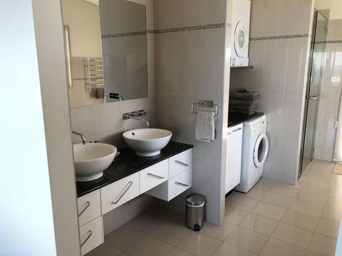 OceanScape Luxury Beachfront Villas - Accommodation Batemans Bay 4