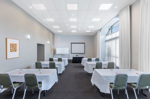 Adina Apartment Hotel Sydney Central - Accommodation Batemans Bay 10