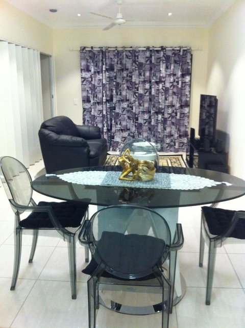 Nomikis\'On The Avenue - Accommodation Batemans Bay 20