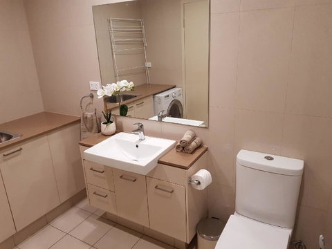 Darwin-Ocean Views, Tropical Getaway, Pool & Aircon - Accommodation Batemans Bay 14