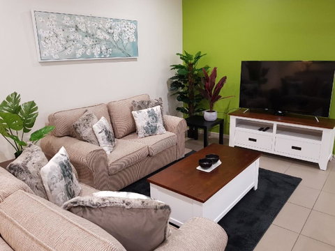 Darwin-Ocean Views, Tropical Getaway, Pool & Aircon - Accommodation Batemans Bay 3
