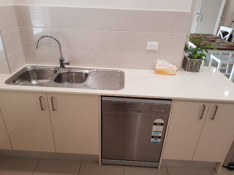 Darwin-Ocean Views, Tropical Getaway, Pool & Aircon - Accommodation Batemans Bay 12