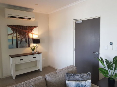 Darwin-Ocean Views, Tropical Getaway, Pool & Aircon - Accommodation Batemans Bay 6