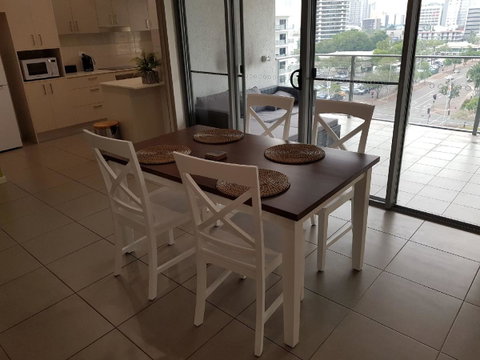 Darwin-Ocean Views, Tropical Getaway, Pool & Aircon - Accommodation Batemans Bay 7