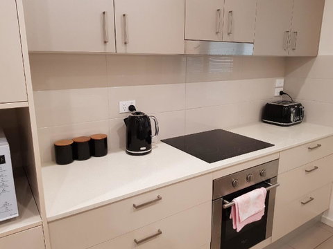 Darwin-Ocean Views, Tropical Getaway, Pool & Aircon - Accommodation Batemans Bay 9