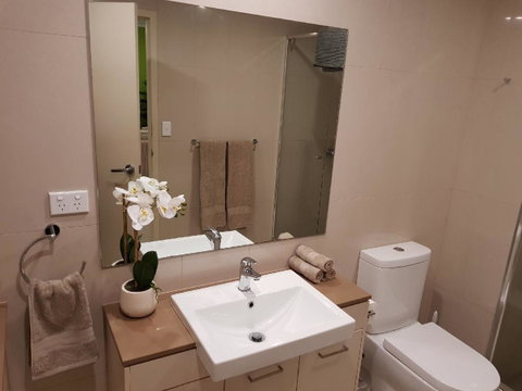Darwin-Ocean Views, Tropical Getaway, Pool & Aircon - Accommodation Batemans Bay 13