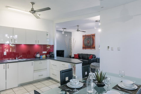 CitySide Apartment - 2 Bedroom With Private Courtyard - Accommodation Batemans Bay 0