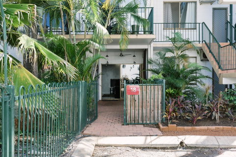 CitySide Apartment - 2 Bedroom With Private Courtyard - Accommodation Batemans Bay 5