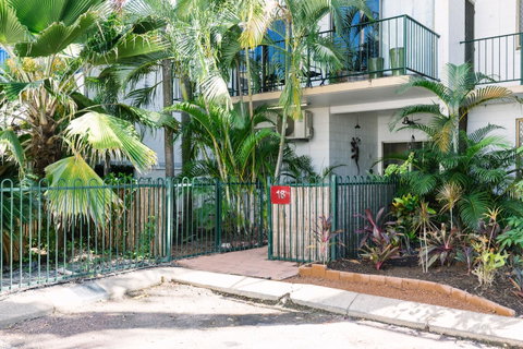 CitySide Apartment - 2 Bedroom With Private Courtyard - Accommodation Batemans Bay 6