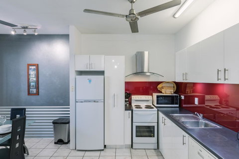 CitySide Apartment - 2 Bedroom With Private Courtyard - Accommodation Batemans Bay 3