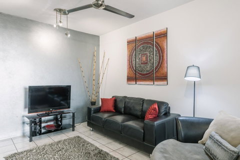 CitySide Apartment - 2 Bedroom With Private Courtyard - Accommodation Batemans Bay 1