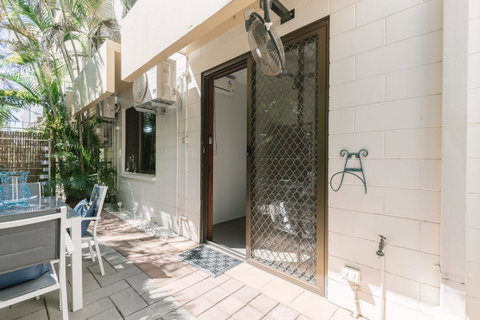 CitySide Apartment - 2 Bedroom With Private Courtyard - Accommodation Batemans Bay 10
