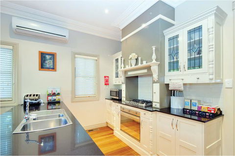Brantwood Cottage Luxury Accommodation - Accommodation Batemans Bay 1