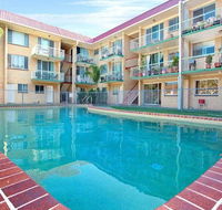 Bribie Beach King bed Unit overlooking pool - Accommodation Batemans Bay