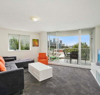 Bridge and Sails - Views of the Bridge and Opera House from this Executive 2BR Apartment in Darlinghurst - Accommodation Batemans Bay