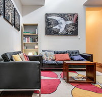 Bright and airy home tucked away in funky Newtown - Accommodation Batemans Bay