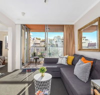 Bright Central Pad with Rooftop Pool Gym  Parking - Accommodation Batemans Bay