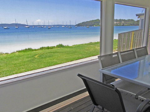 Casa Martins', 219 Foreshore Drive - Absolute Waterfront House - Accommodation Batemans Bay 0