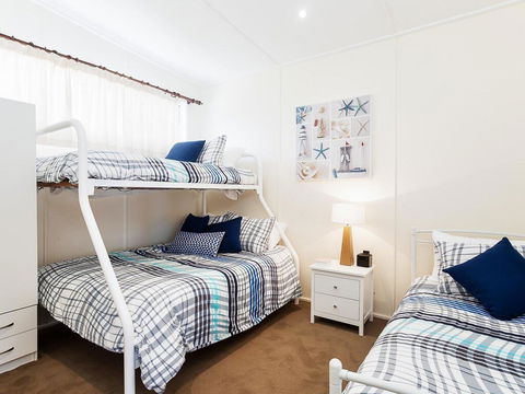 Casa Martins', 219 Foreshore Drive - Absolute Waterfront House - Accommodation Batemans Bay 3