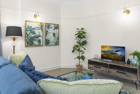 Central Apartment With Spacious Living And Dining - Accommodation Batemans Bay 2