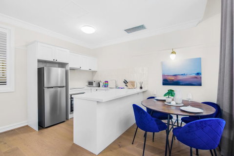 Central Apartment With Spacious Living And Dining - Accommodation Batemans Bay 3