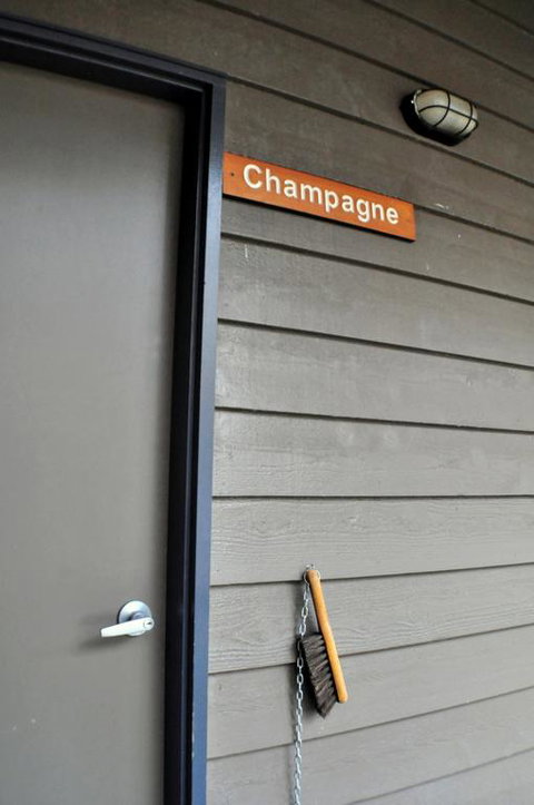 Champagne - Accommodation Batemans Bay 3