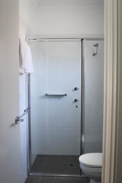 Charles Sturt Suites & Apartments - Accommodation Batemans Bay 3