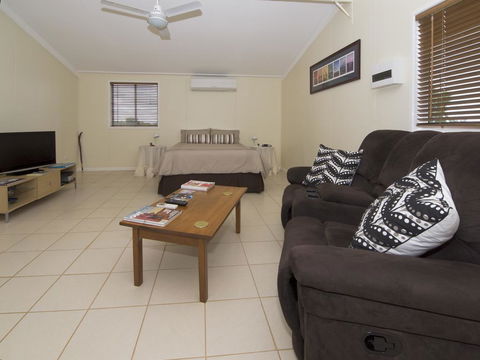 Charleville Bush Cottage - Accommodation Batemans Bay 2