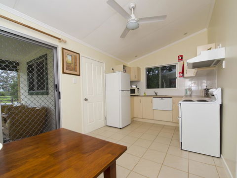 Charleville Bush Cottage - Accommodation Batemans Bay 3