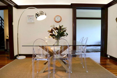 Charming & Cosy Home With City Views - Accommodation Batemans Bay 2