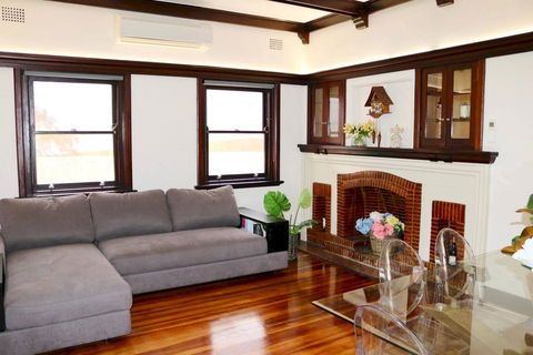 Charming & Cosy Home With City Views - Accommodation Batemans Bay 0