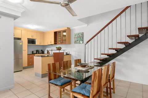 Chic City Apartment With Waterfront Views - Accommodation Batemans Bay 3