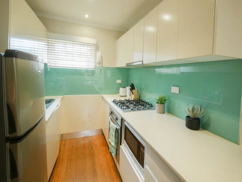 Chic, Pet Friendly & 500m To The Beach W/ Parking - Accommodation Batemans Bay 3