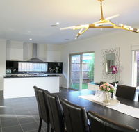 Classic 6BRM Villa in Melbourne - Accommodation Batemans Bay