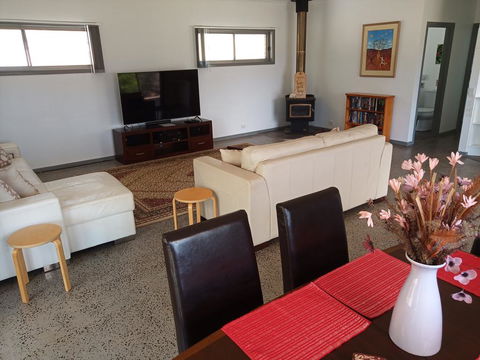 Coast & Country - Accommodation Batemans Bay 2