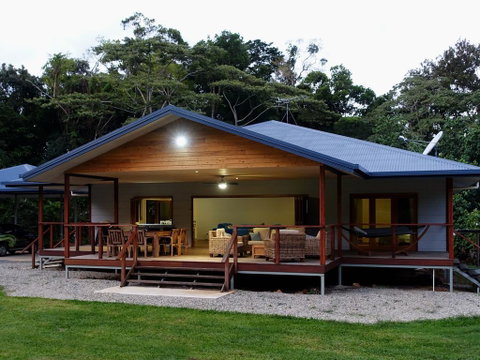 Coconut Beach House - Accommodation Batemans Bay 0