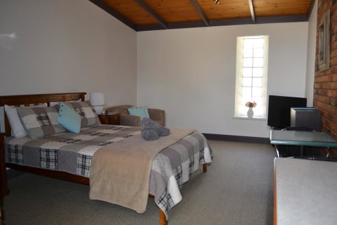 Colonial Motel - Accommodation Batemans Bay 2