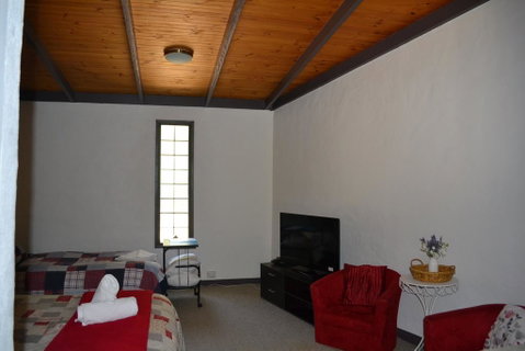 Colonial Motel - Accommodation Batemans Bay 3