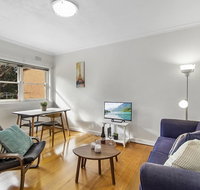 Comfy one-bedroom unit between city and airport - Accommodation Batemans Bay